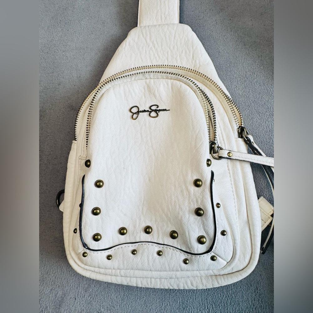 🪴Jessica Simpson White Faux Leather Sling Crossbody Bag with Patterned Strap EUC - Picture 2 of 6